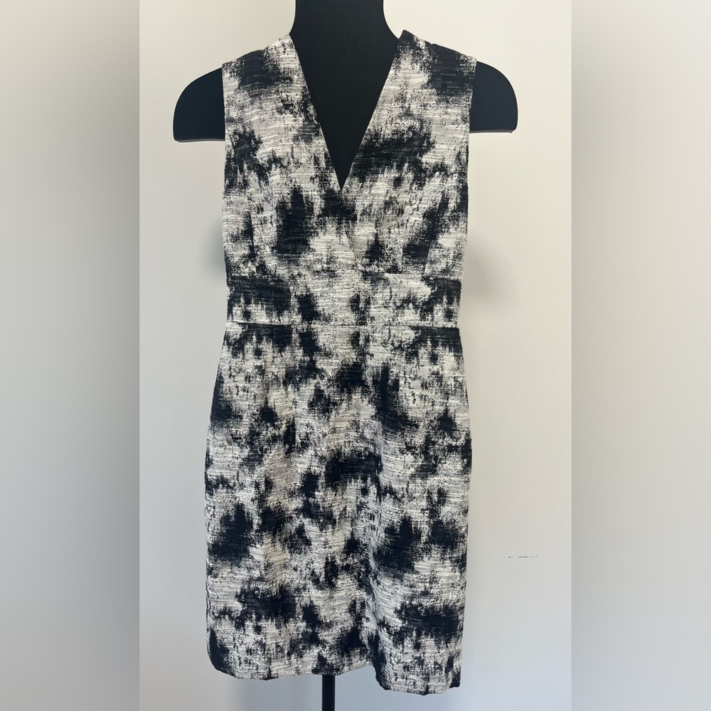 Classiques Entier Black Sheath Midi Dress V-Neck Sleeveless Size 2